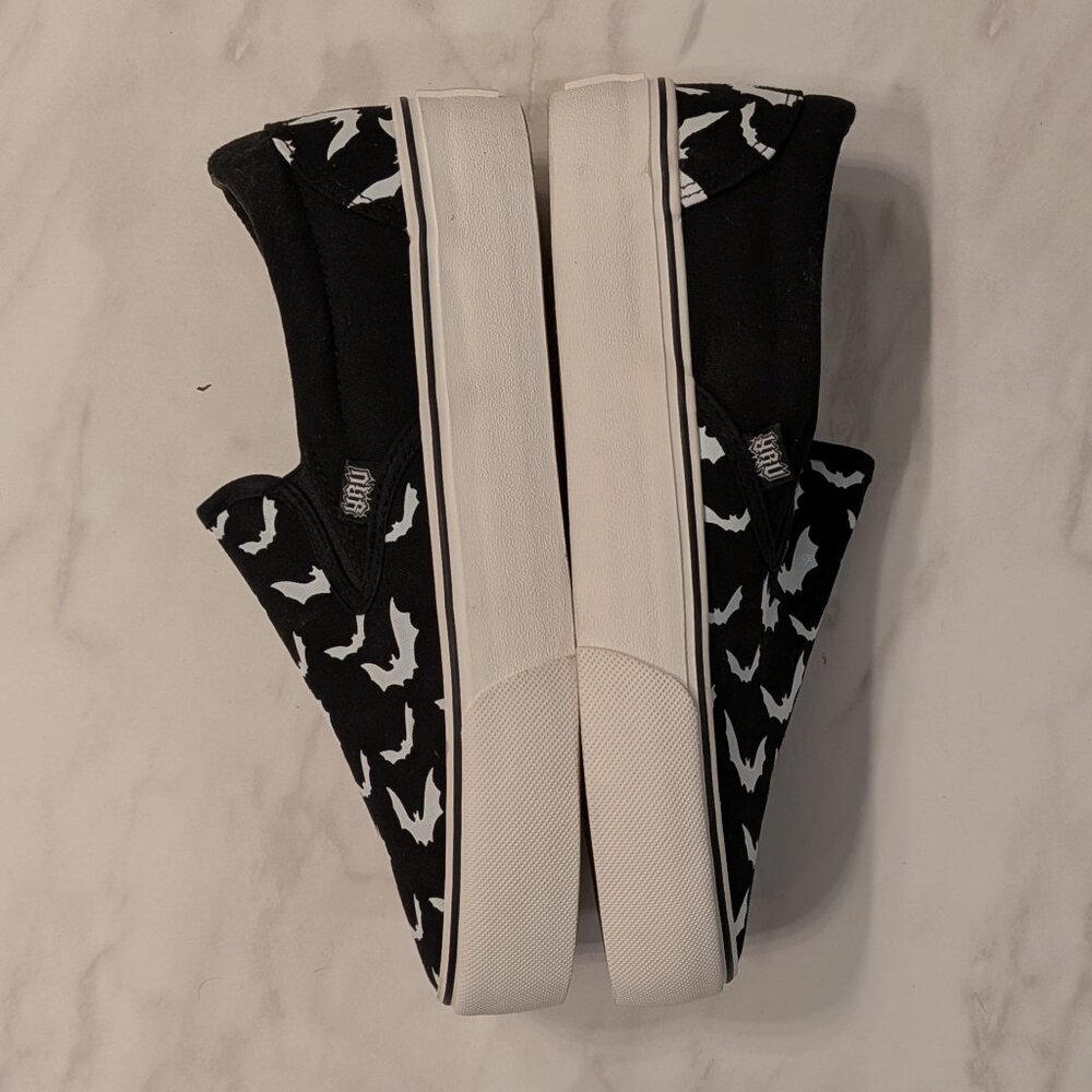 YRU Bat Shoes - White Bats on Black Background with White Platform Soles - Picture 5 of 9